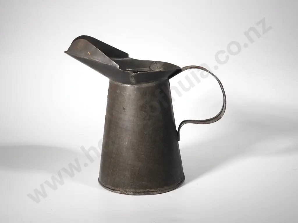 British Made Quart Oil Pourer Image 1++