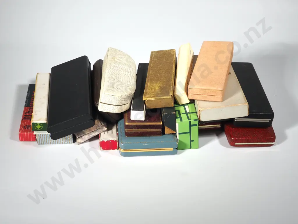 Twenty Vintage Mixed Brand Pen Cases Image 1++
