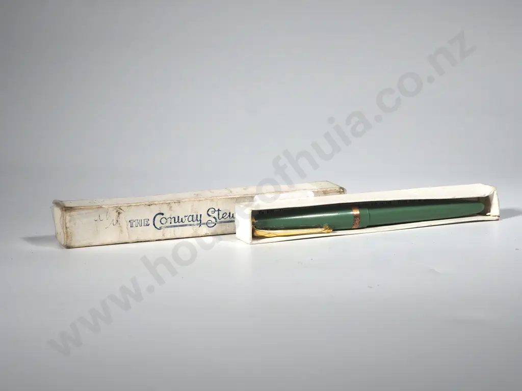 Boxed Conway Stewart Fountain Pen w 14ct Gold Nib Image 1++
