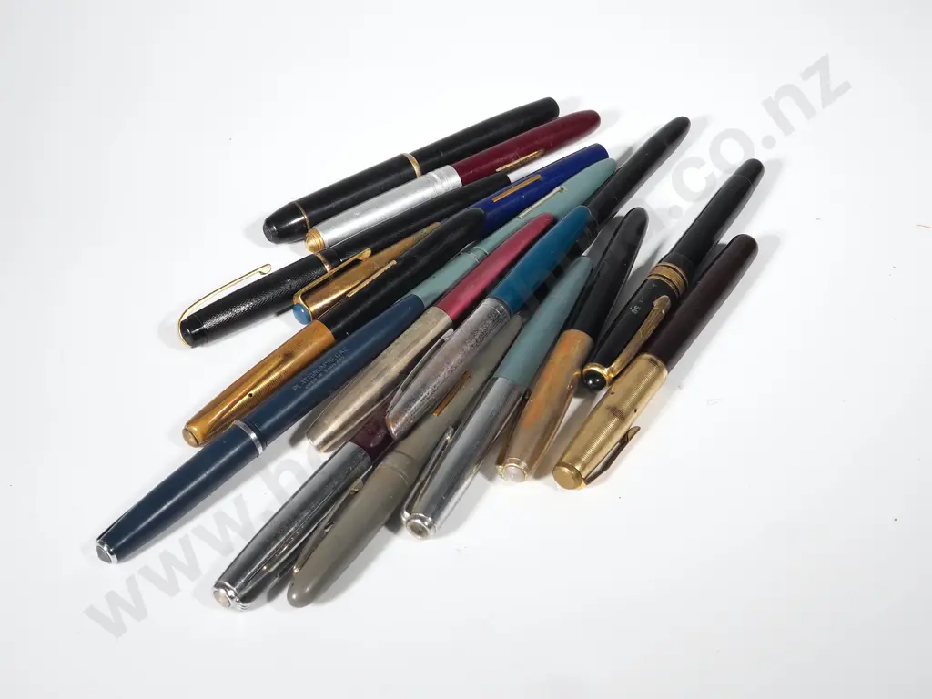 Lot of 26 Assorted Pens Image 1++
