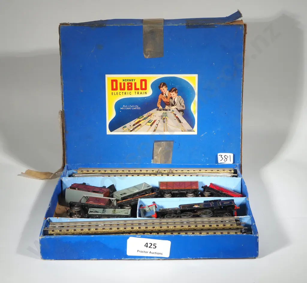 Hornby Doublo Electric Train Set in Box w Train, Carriages, Wagons & Track Image 1++