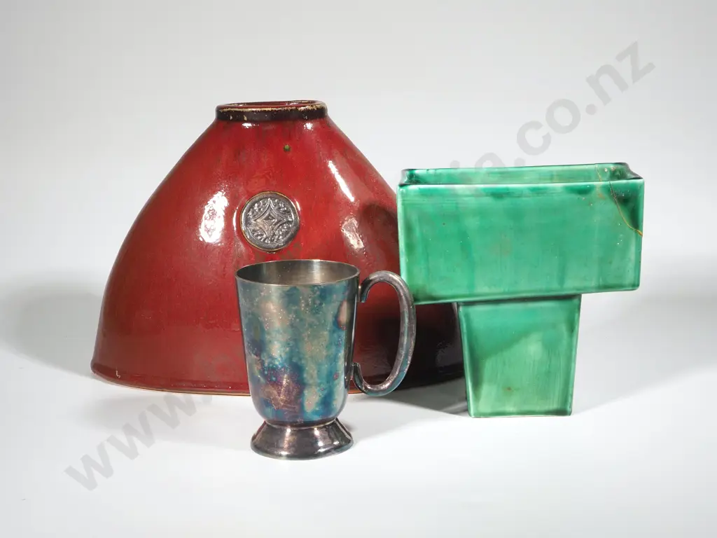 Decorative Red Vase & Green Ikibana Vase A/F & EP Mug Image 1++