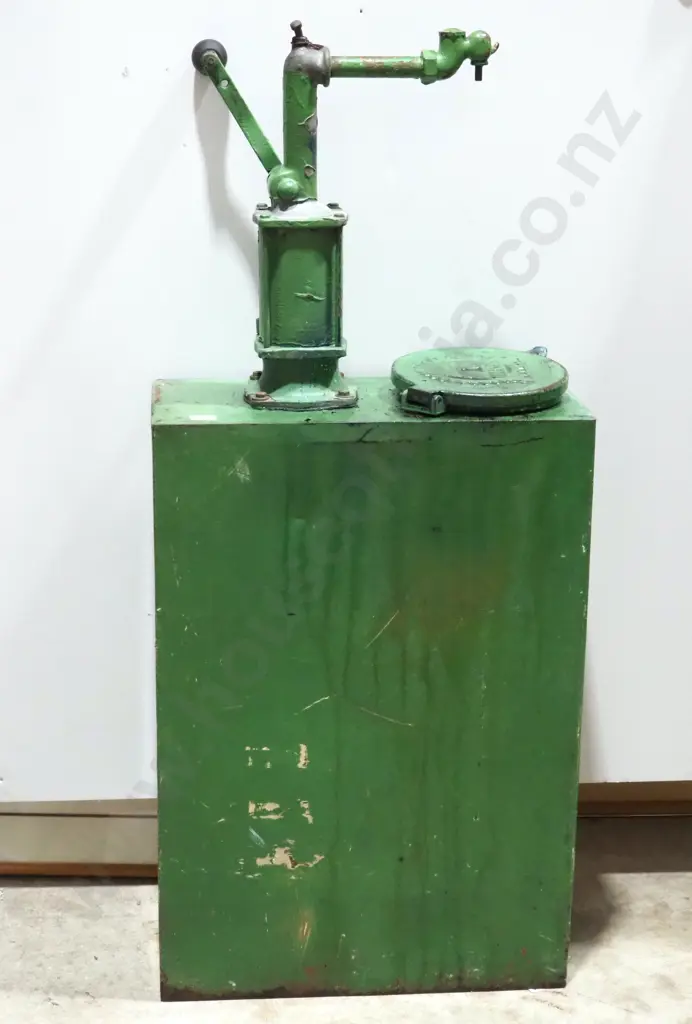 Large Vintage Pec Marton Oil Pump - Image 1++