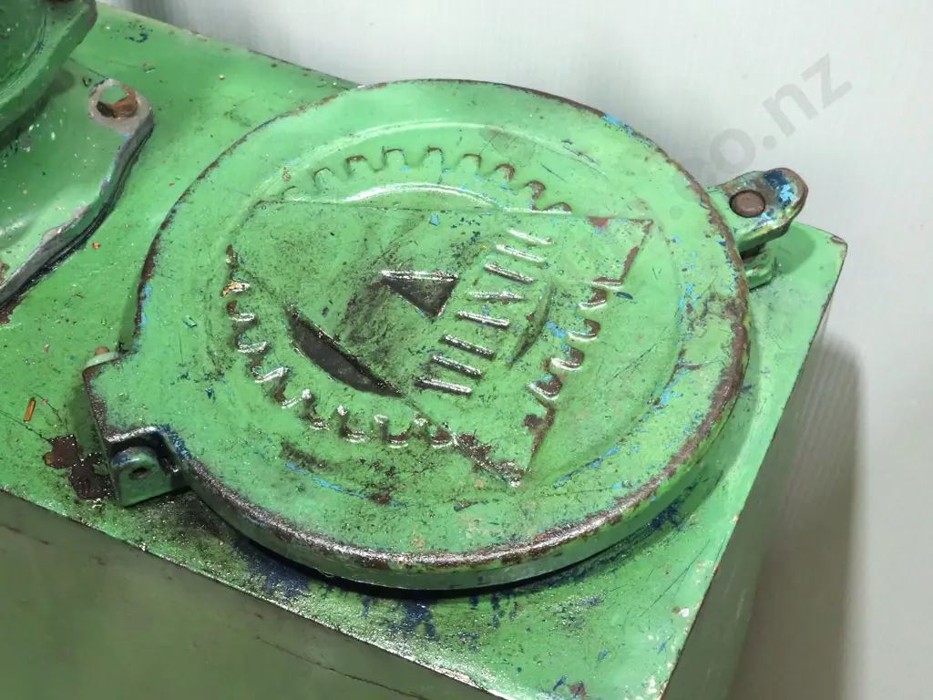 Large Vintage Pec Marton Oil Pump - Image 1++