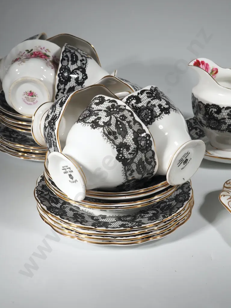 21 Piece Royal Albert Seniorita Tea Set Image 1++