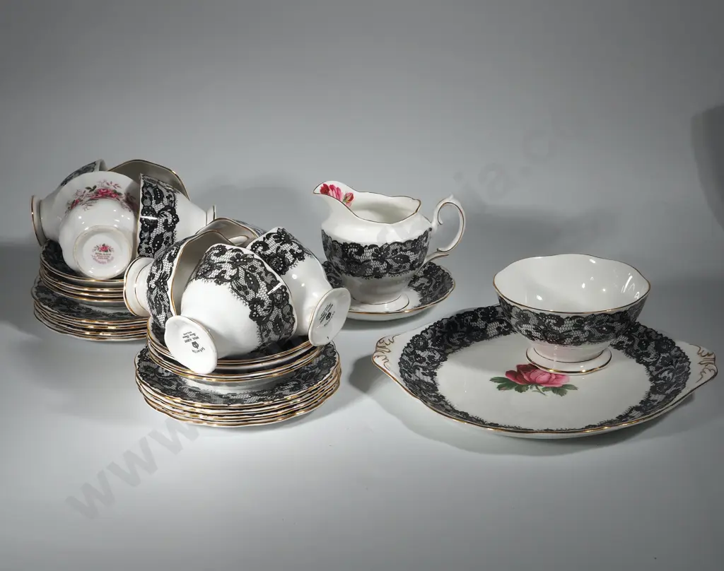 21 Piece Royal Albert Seniorita Tea Set Image 1++