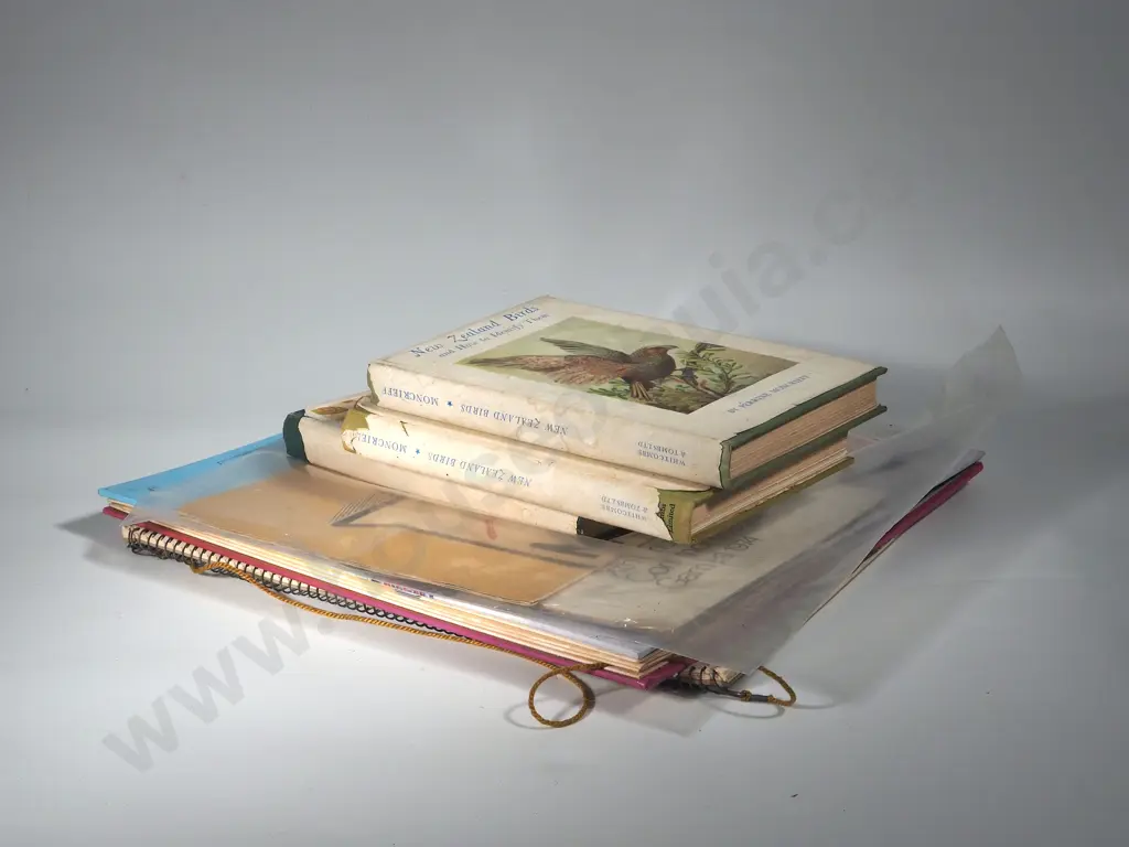 Assorted New Zealand books & Printed Ephemera incl Commonwealth Games & Mobil Image 1++