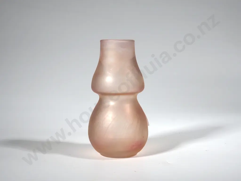 Small Pink Glass Vase Image 1++