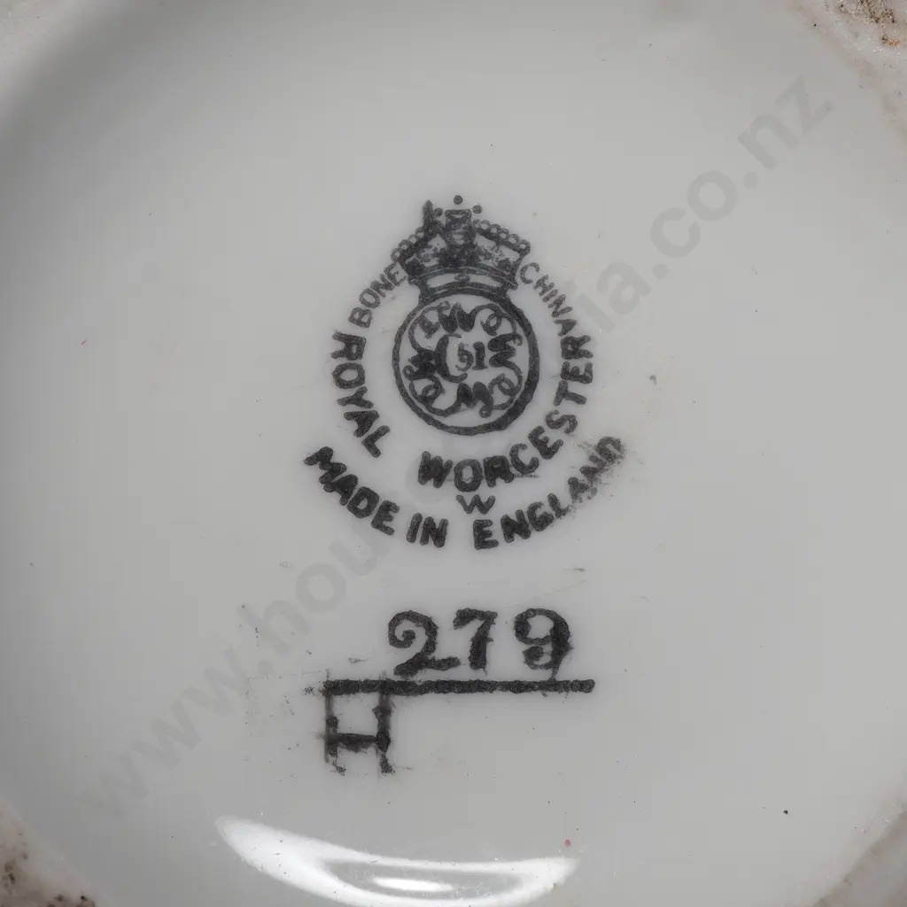 Royal Worcester Pot Pourri - Featuring Apples & Grapes - Signed By Roberts - Black Mark Image 1++