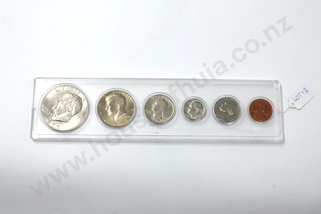 1977 American Coinage Set in Plastic Case Image 1++