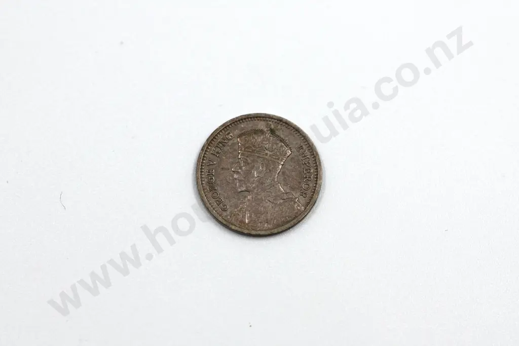 1935 threepence, very fine condition, eight clear pearls in the King’s crown. C.V. $400 Image 1++