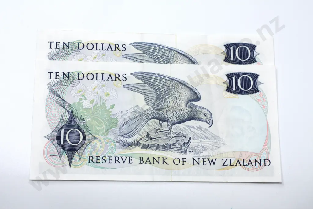 Ten dollars, consecutively numbered pair, Knight signature, very fine. Combined C.V. $110 Image 1++