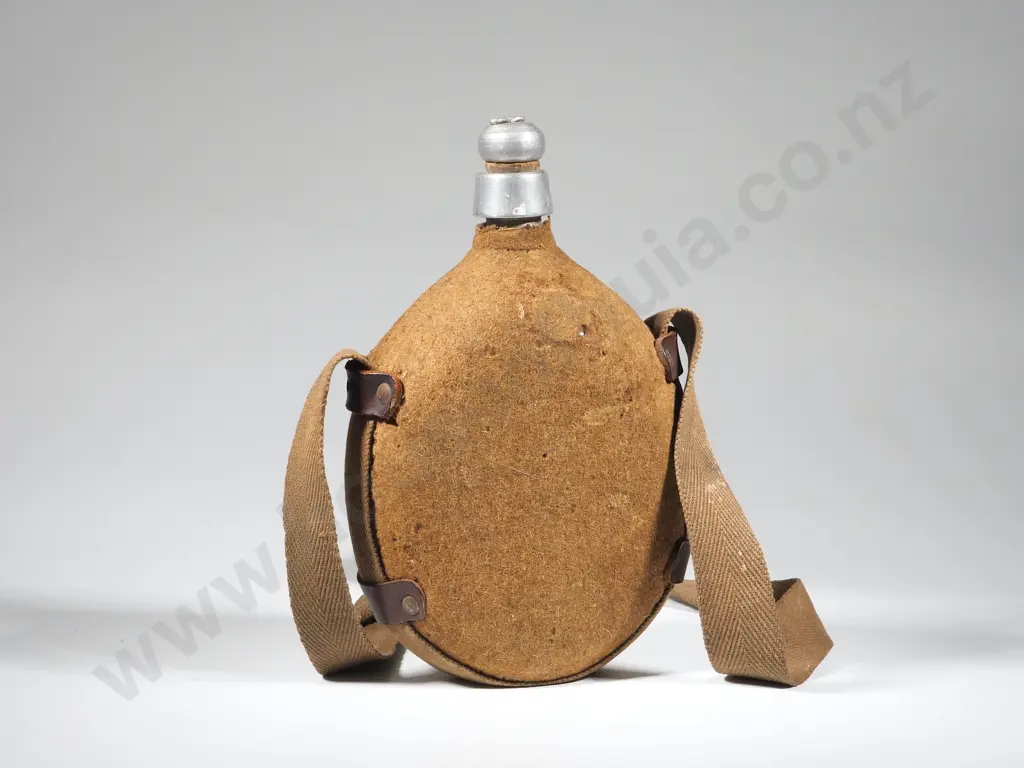 WW2 Military Waterbottle form Continental European Image 1++