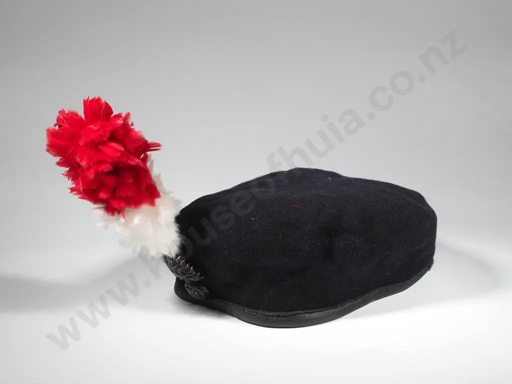 Fusileers Military Beret w Badge & Hackle Image 1++