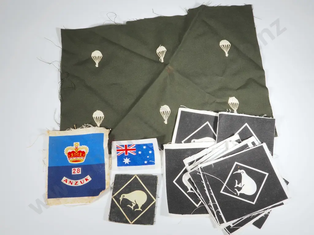Assorted lot of New Zealand Military Cloth Patches Image 1++