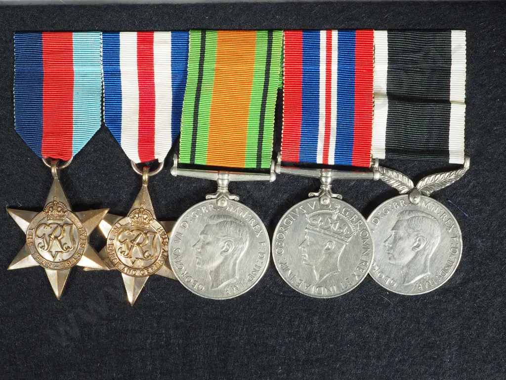WW2 New Zealand Bomber Command Group of 5 to Flight Officer R W Russell RNZAF Image 1++