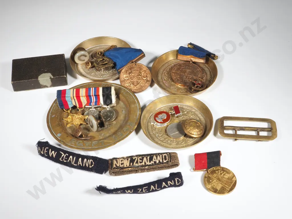 Assorted Lot of New Zealand Military Items incl Miniature Medals & New Zealand Patches  Image 1++