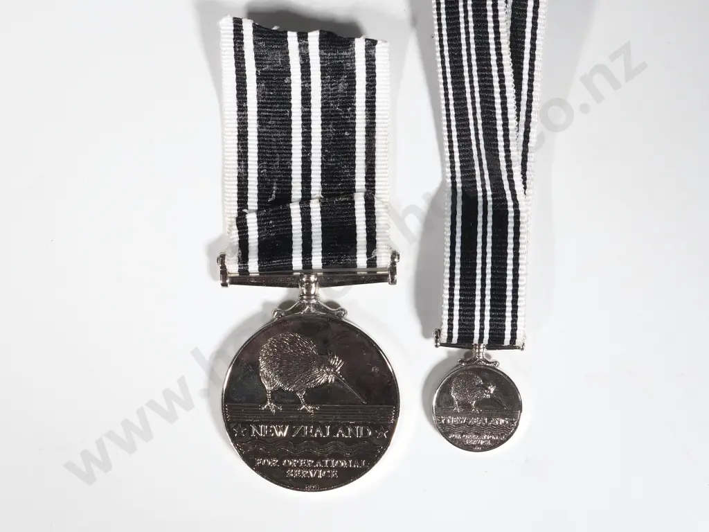 New Zealand Operational Service Medal / Miniature / Original Award Certificate Image 1++