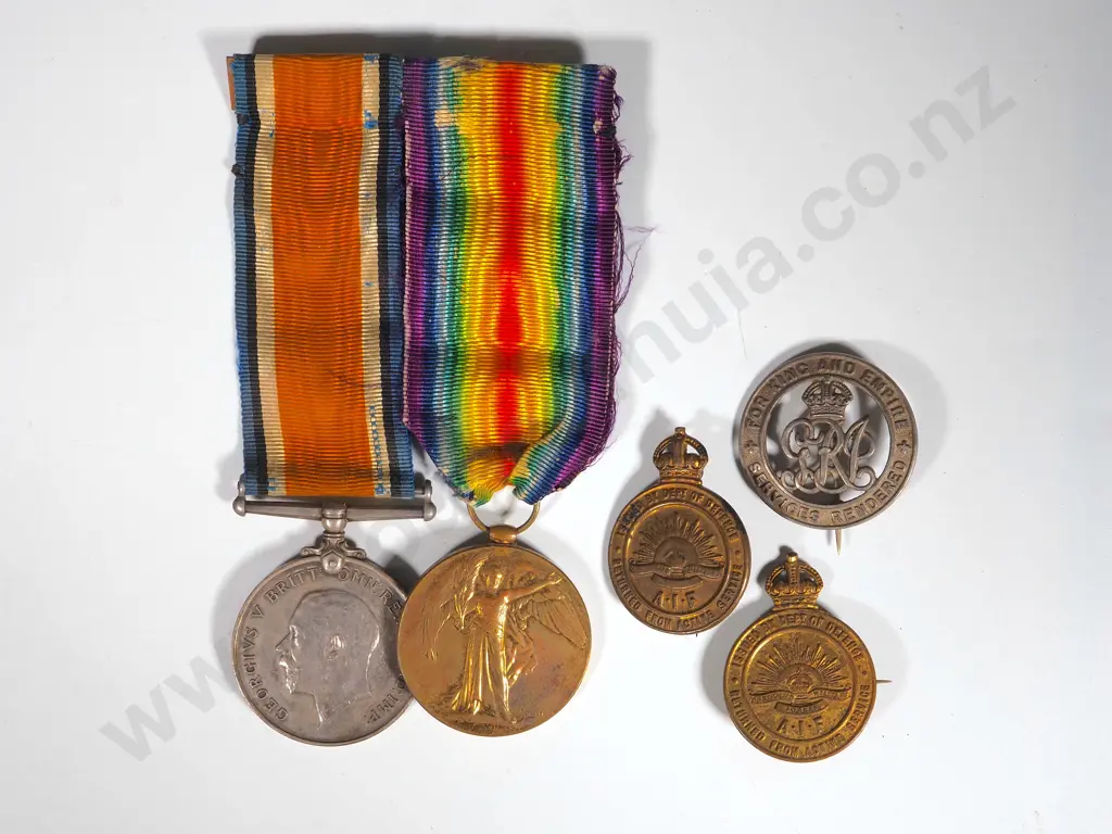 WW1 Pair, Silver Wound Badge, AIF Badges to Lieut G K Richmond AIF Image 1++