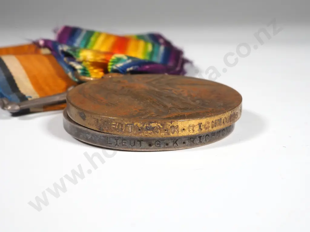 WW1 Pair, Silver Wound Badge, AIF Badges to Lieut G K Richmond AIF Image 1++
