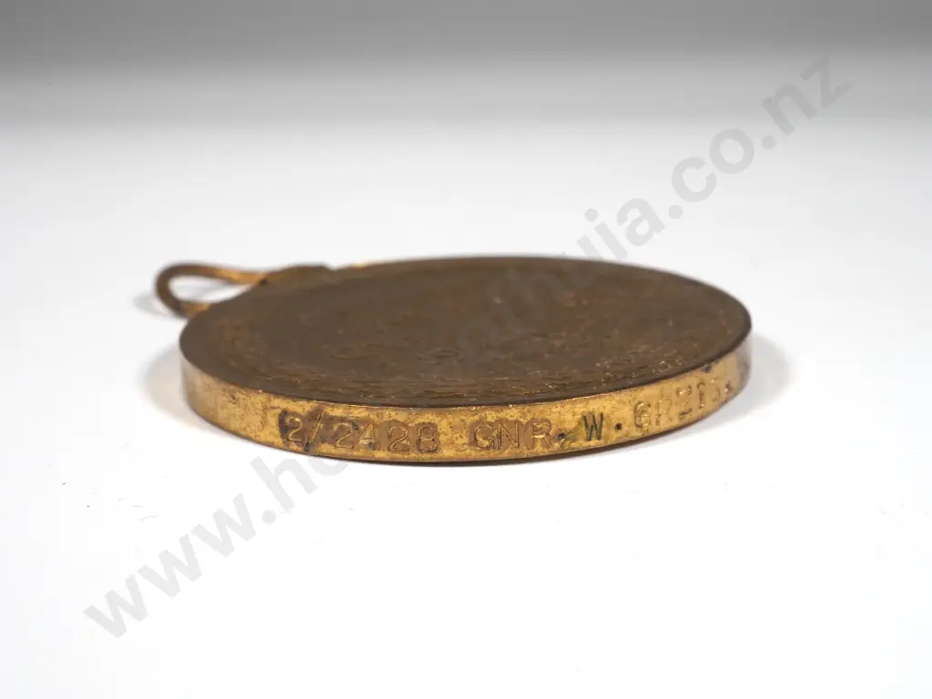 Single Victory Medal to 2/2428 Gunnr W Greig 2NZEF Image 1++