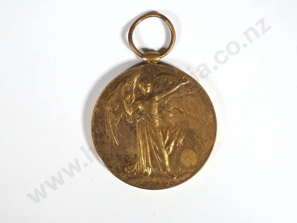 Single Victory Medal to 2/2428 Gunnr W Greig 2NZEF Image 1++