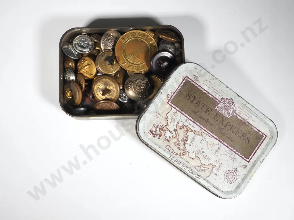 Assorted lot of Buttons in State Express Tabacco Tin Image 1++