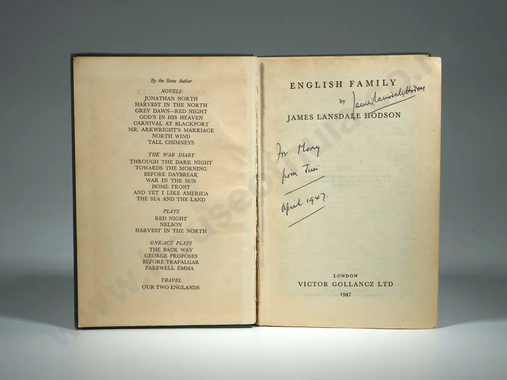 James Lansdale Hodson, English Family, Gollancz, 1947, First edition. Image 1++