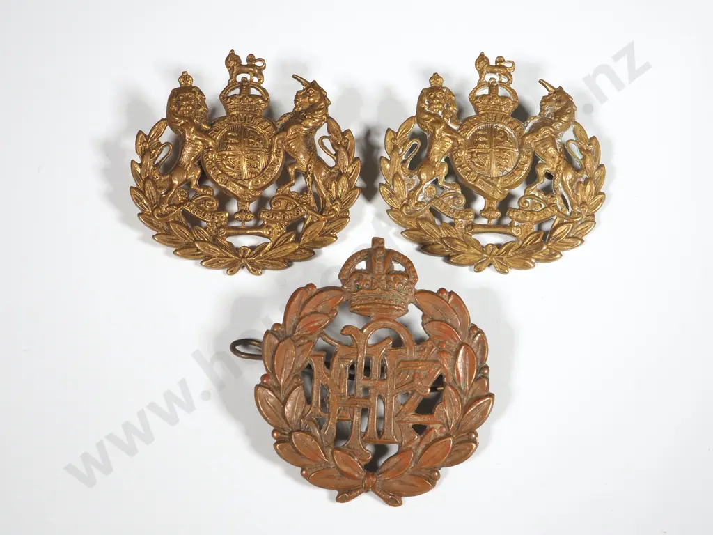 WW2 RNZAF Cap & Two Warrant Officer Badges  Image 1++