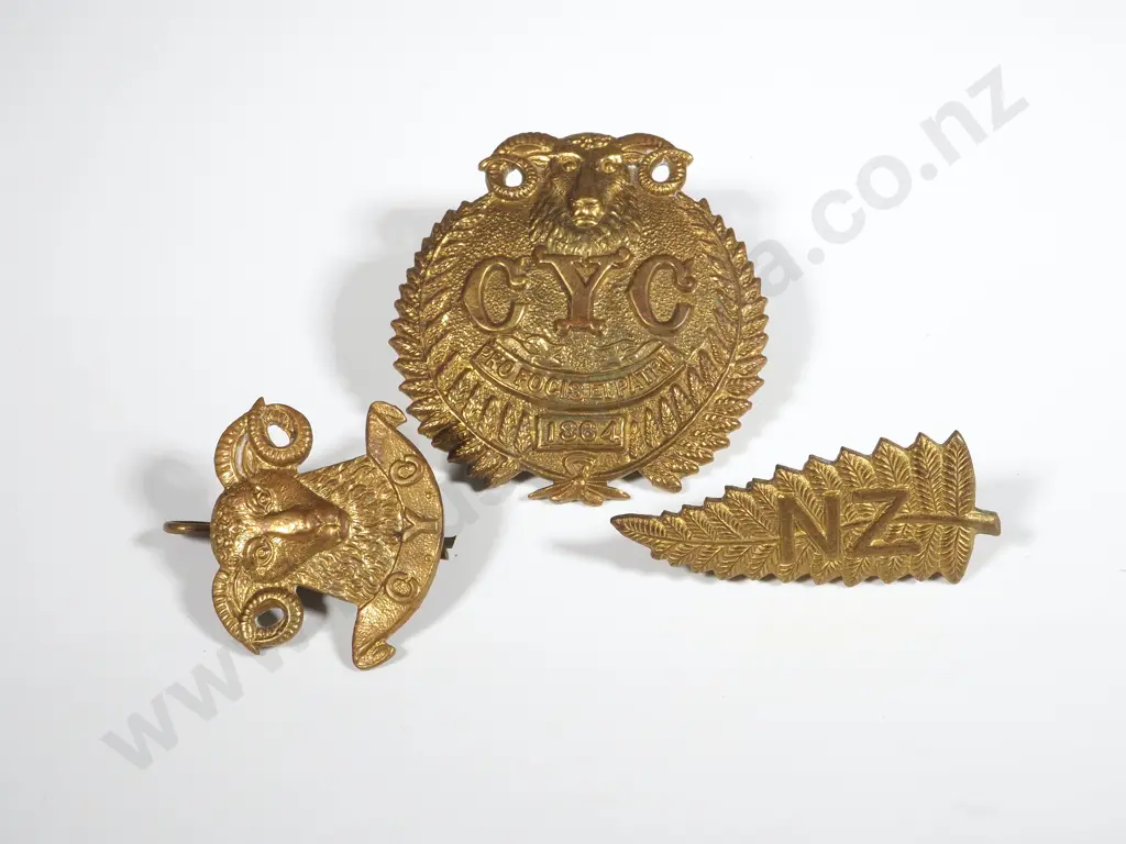 WW2 Canterbury Yeomanry Cavalry Cap & One Collar Badge & NZ Fern Leaf Badge  Image 1++