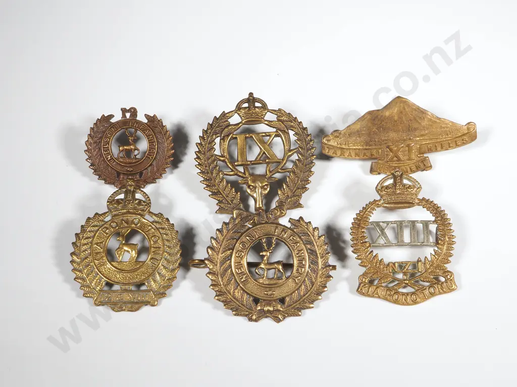 Assorted Lot of New Zealand WW1 Badges Image 1++