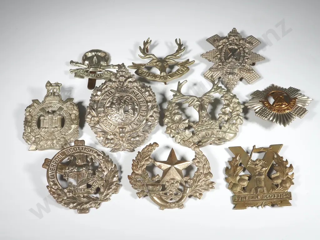 Assorted Lot of 10 English WW1/2 Badges Image 1++