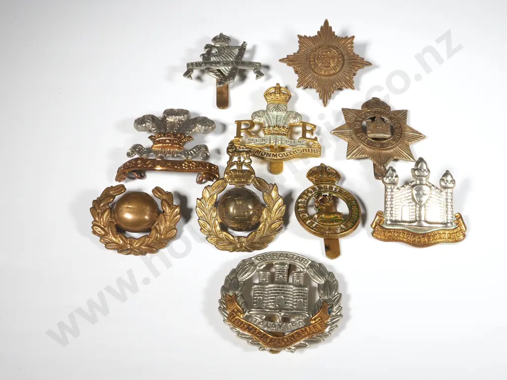 Assorted Lot of 10 English WW1/2 Badges Image 1++