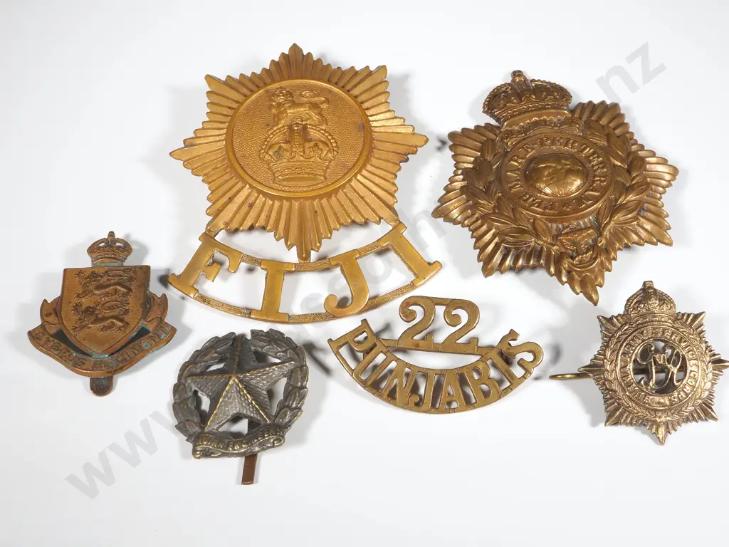 Assorted lot of WW1/2 Commonwealth Badges Image 1++