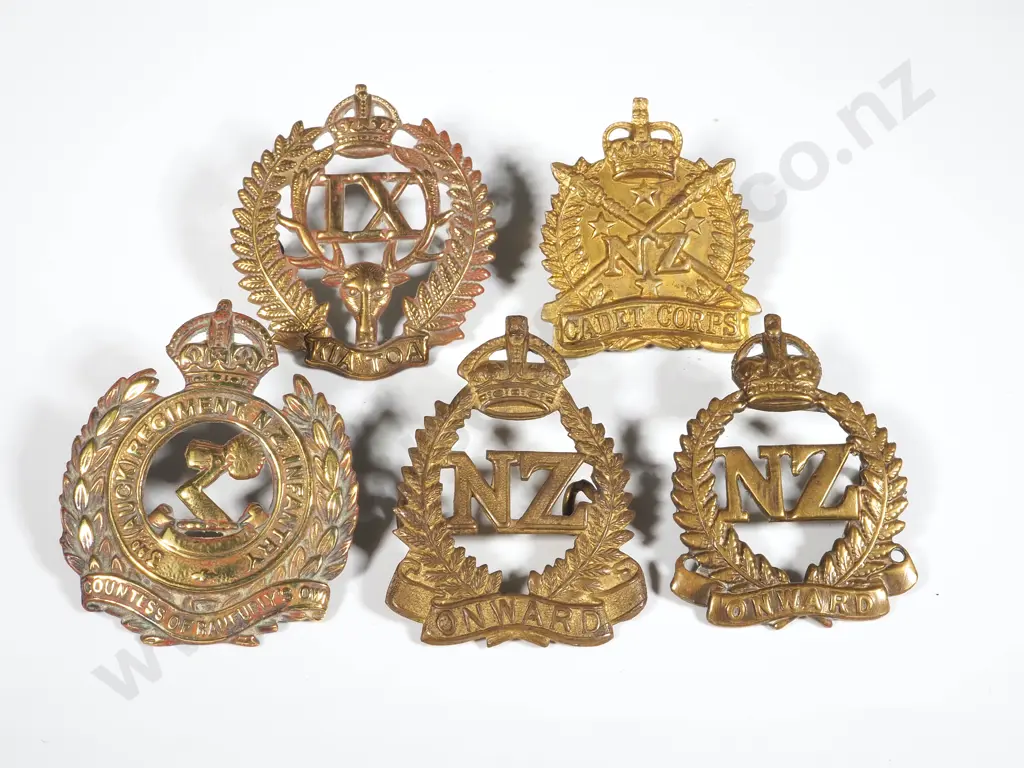 Assorted Lot of New Zealand Military Badges Image 1++