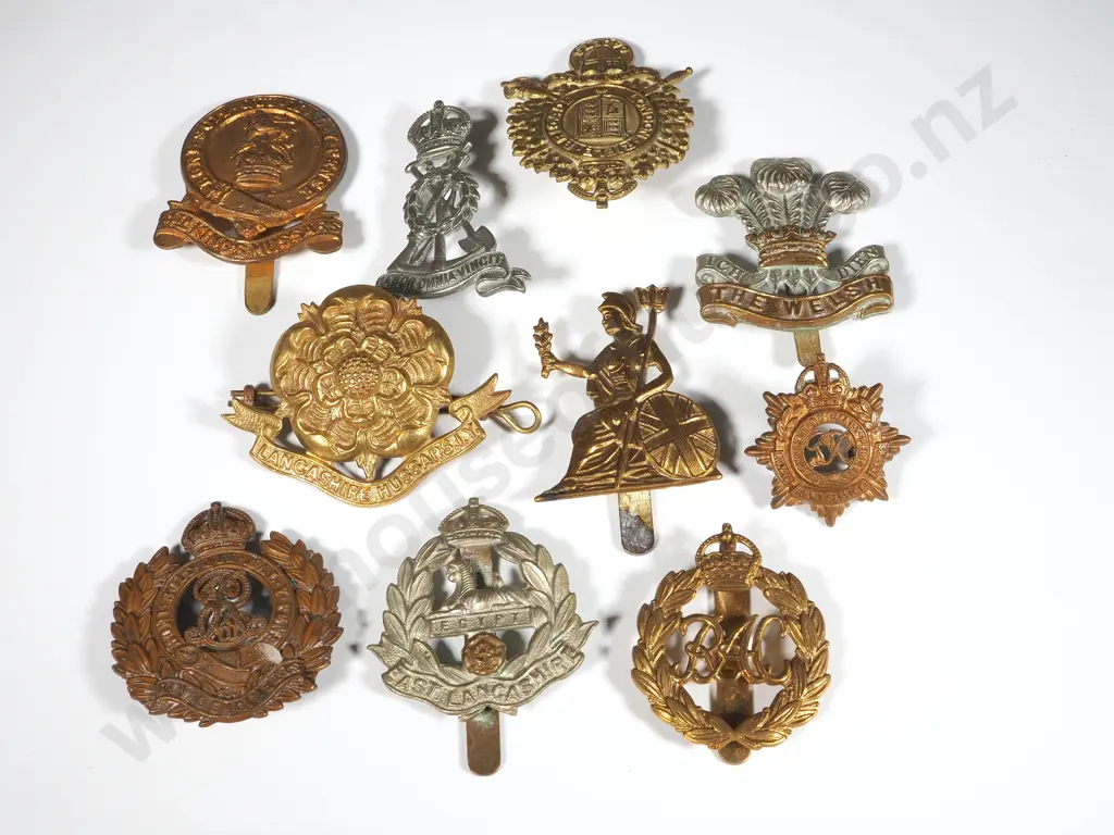 Assorted Lot of 10 English WW1/2 Badges Image 1++