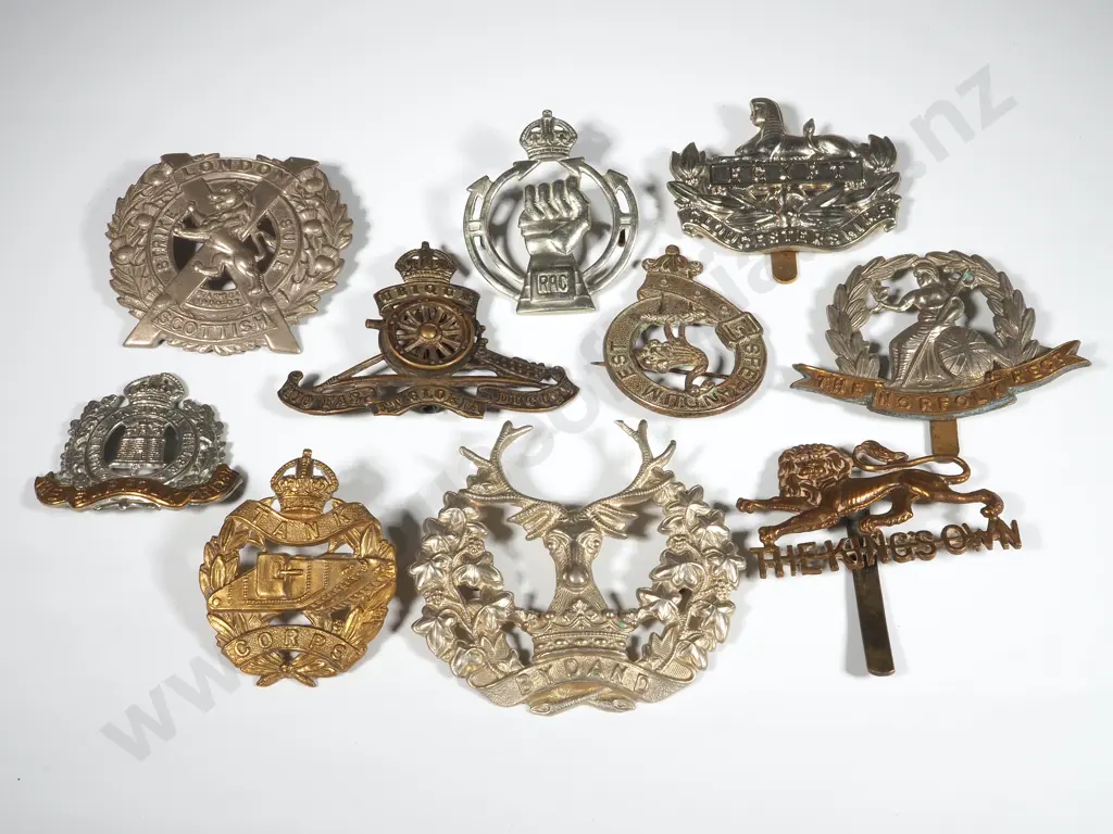 Assorted Lot of 10 English WW1/2 Badges Image 1++