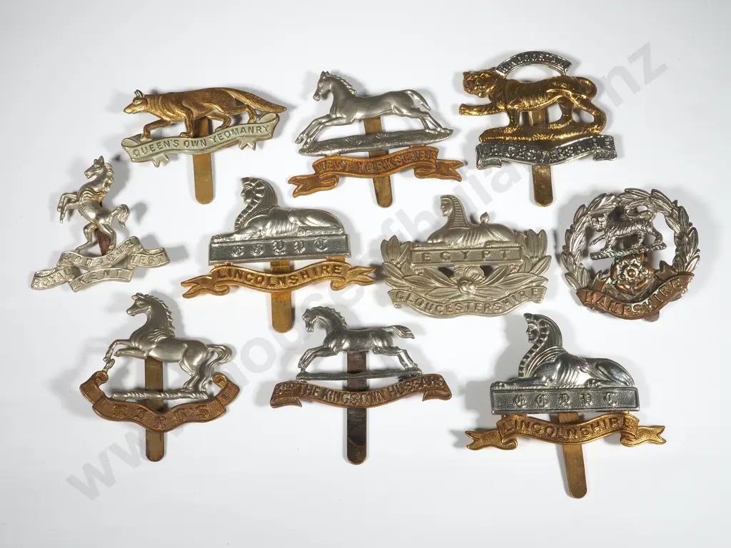 Assorted Lot of 10 English WW1/2 Badges Image 1++