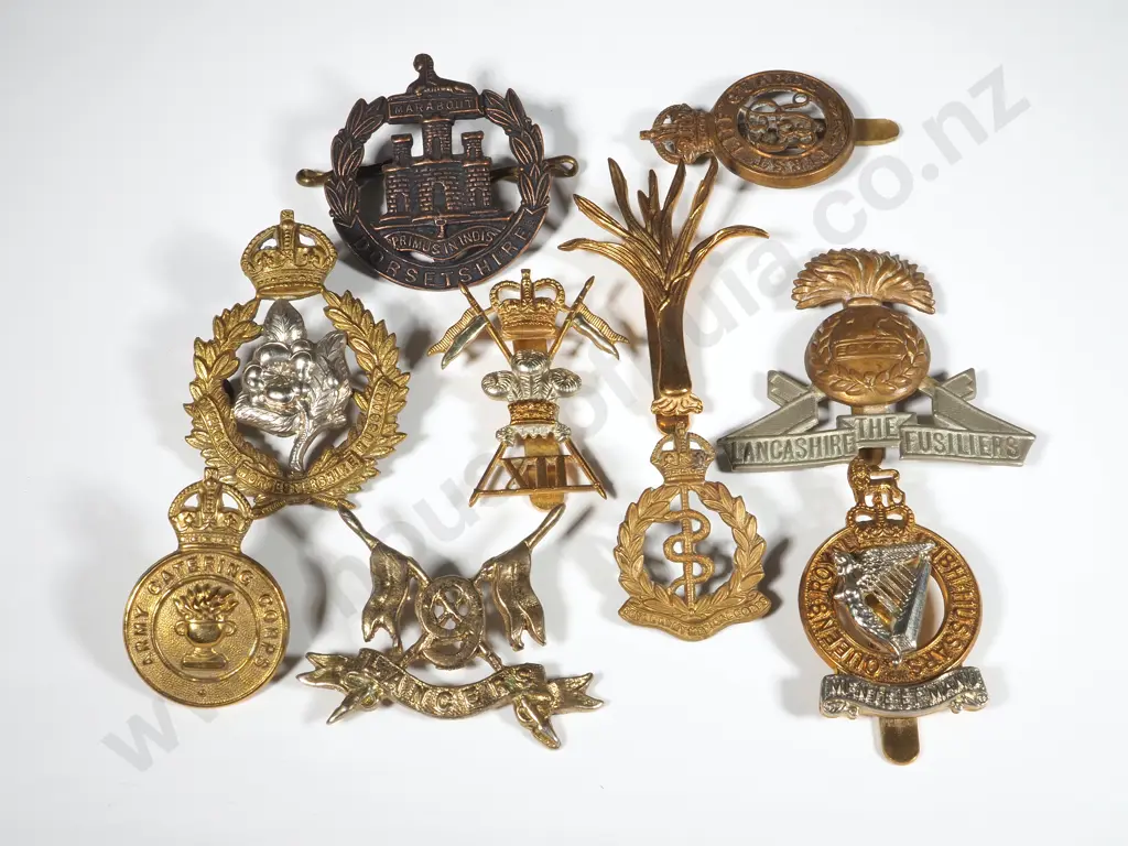 Assorted Lot of 10 English WW1/2 Badges Image 1++
