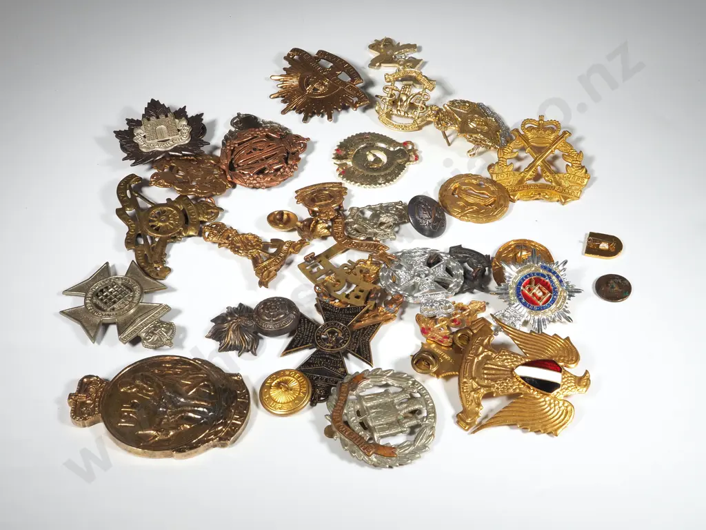 Assorted Lot of Military Badges & Buttons Image 1++