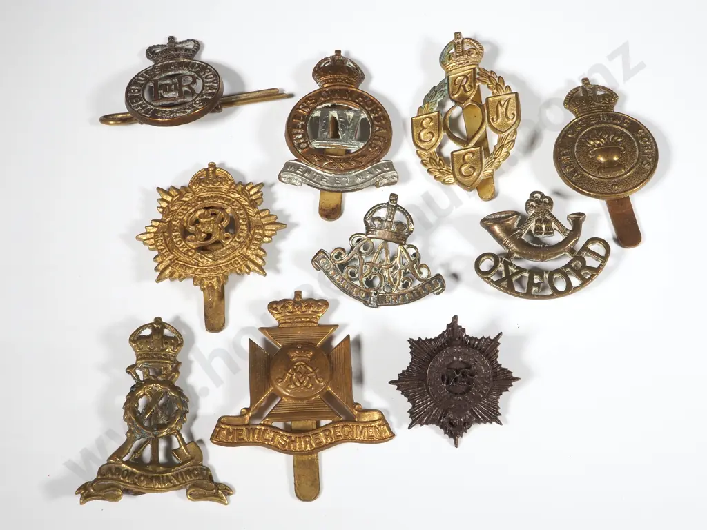Assorted Lot of 10 English WW1/2 Badges Image 1++