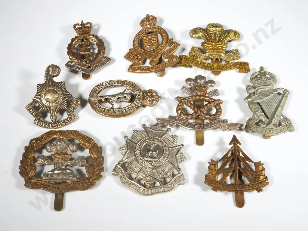 Assorted Lot of 10 English WW1/2 Badges Image 1++