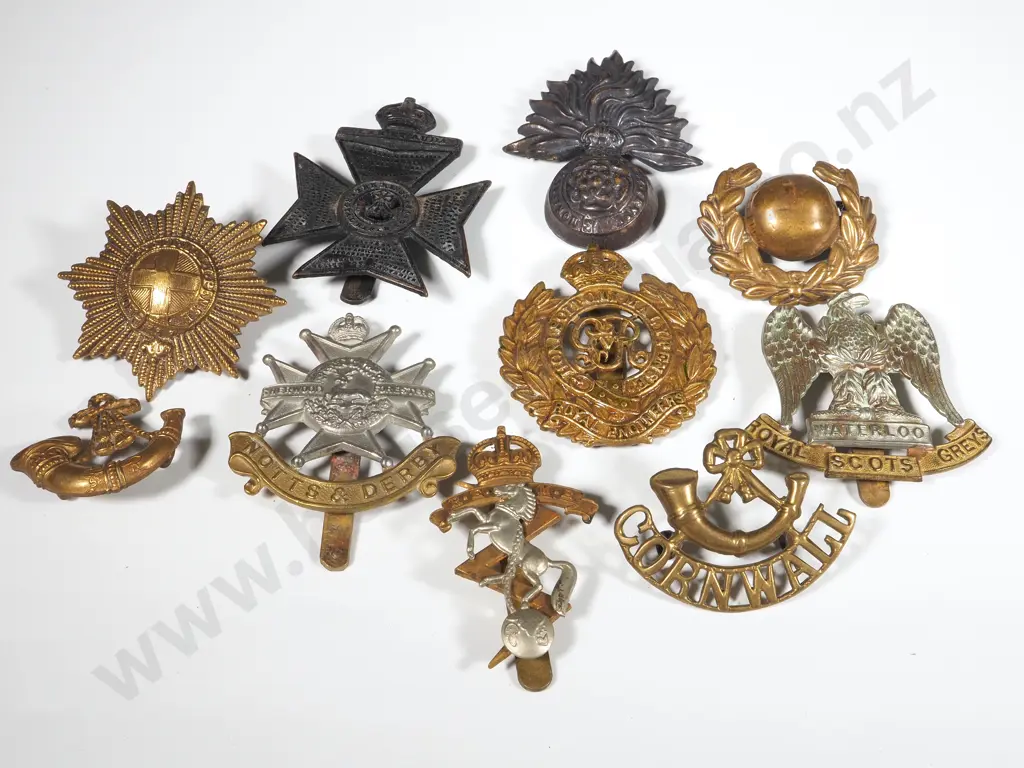 Assorted Lot of 10 English WW1/2 Badges Image 1++