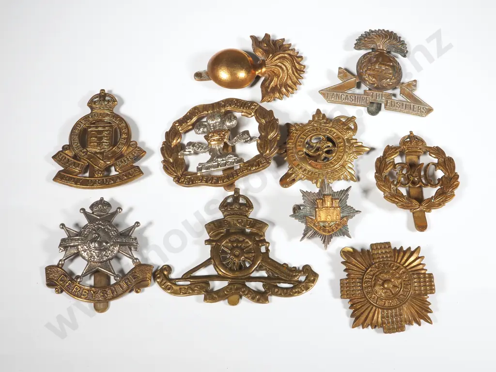Assorted Lot of 10 English WW1/2 Badges Image 1++