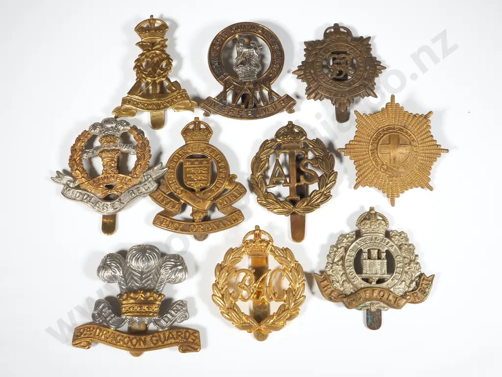 Assorted Lot of 10 English WW1/2 Badges Image 1++