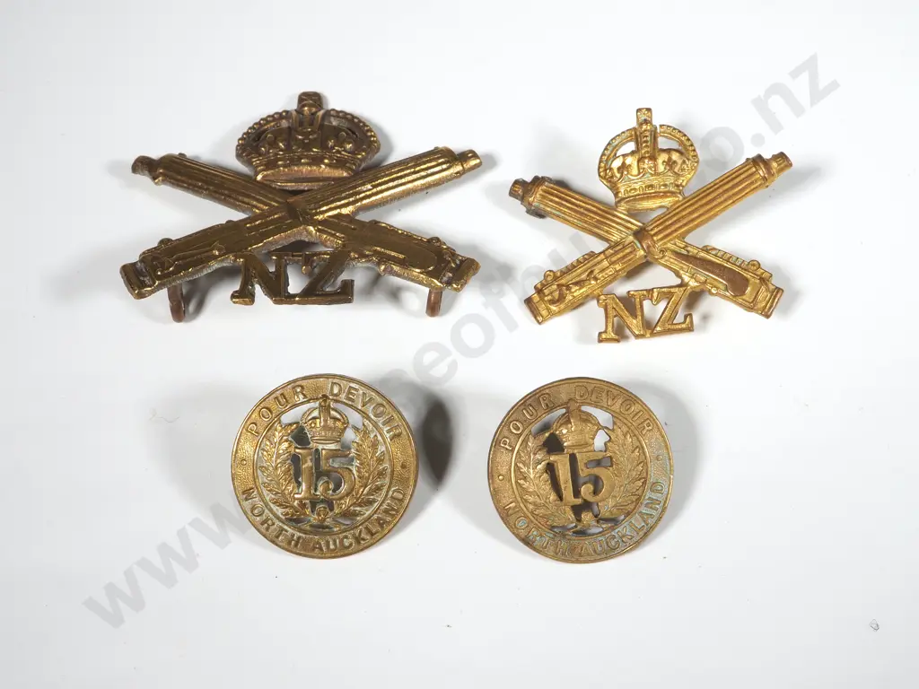 Two New Zealand WW1 Machine Gun Badges & Two 15th Reg Collar Badges Image 1++
