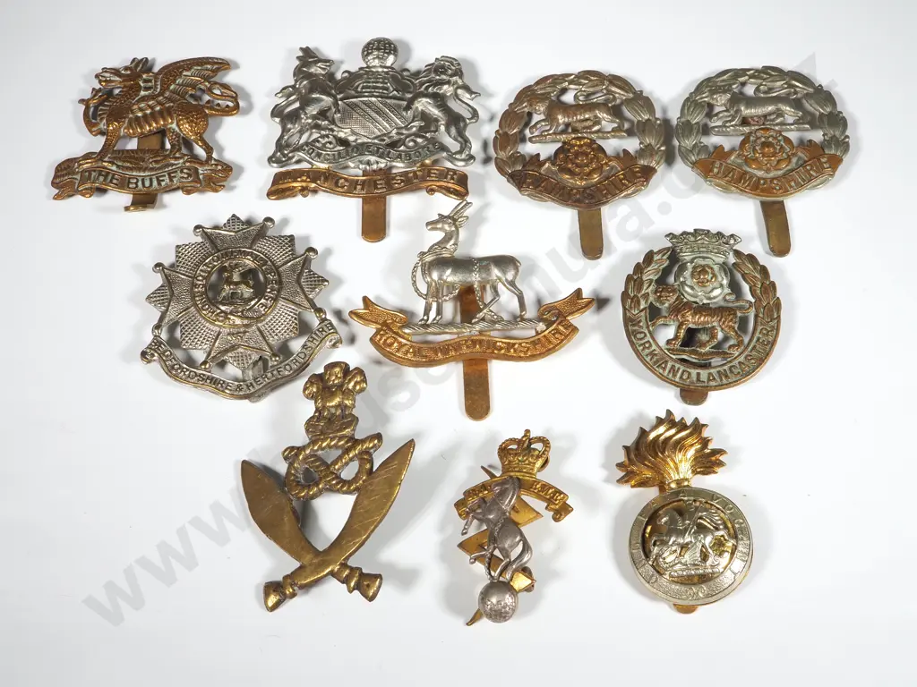 Assorted Lot of 10 English WW1/2 Badges Image 1++