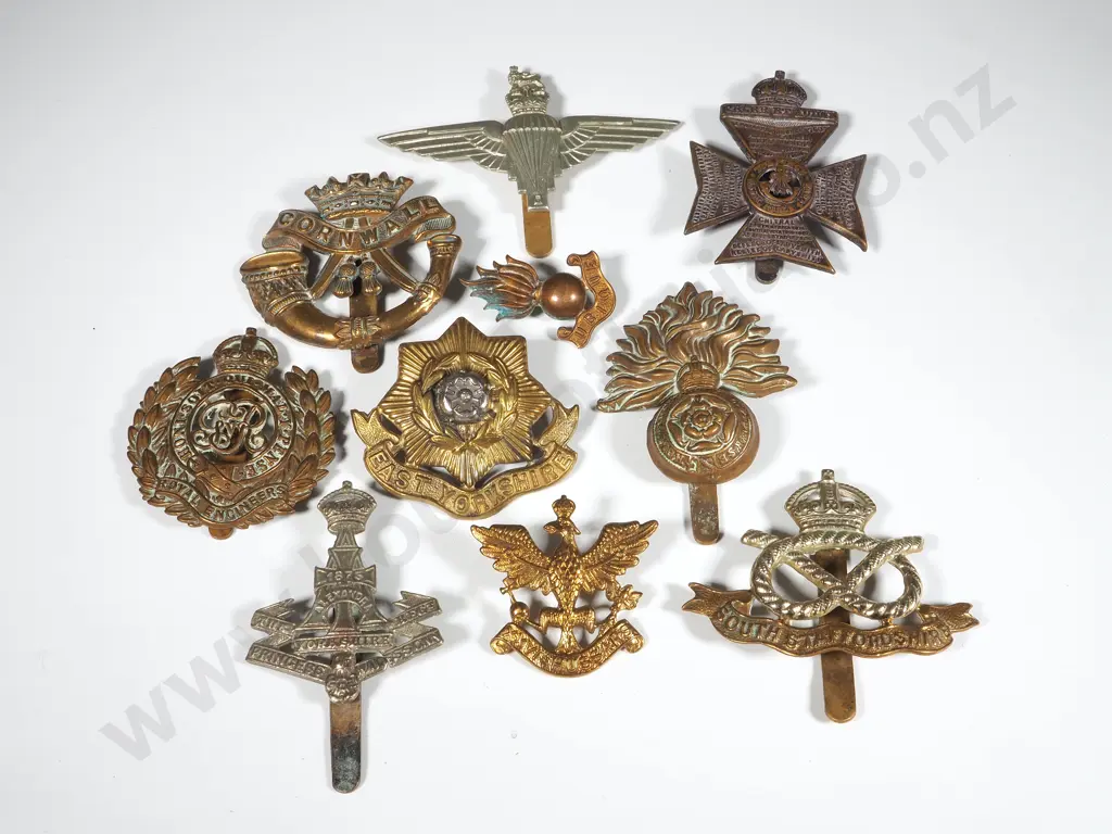 Assorted Lot of 10 English WW1/2 Badges Image 1++