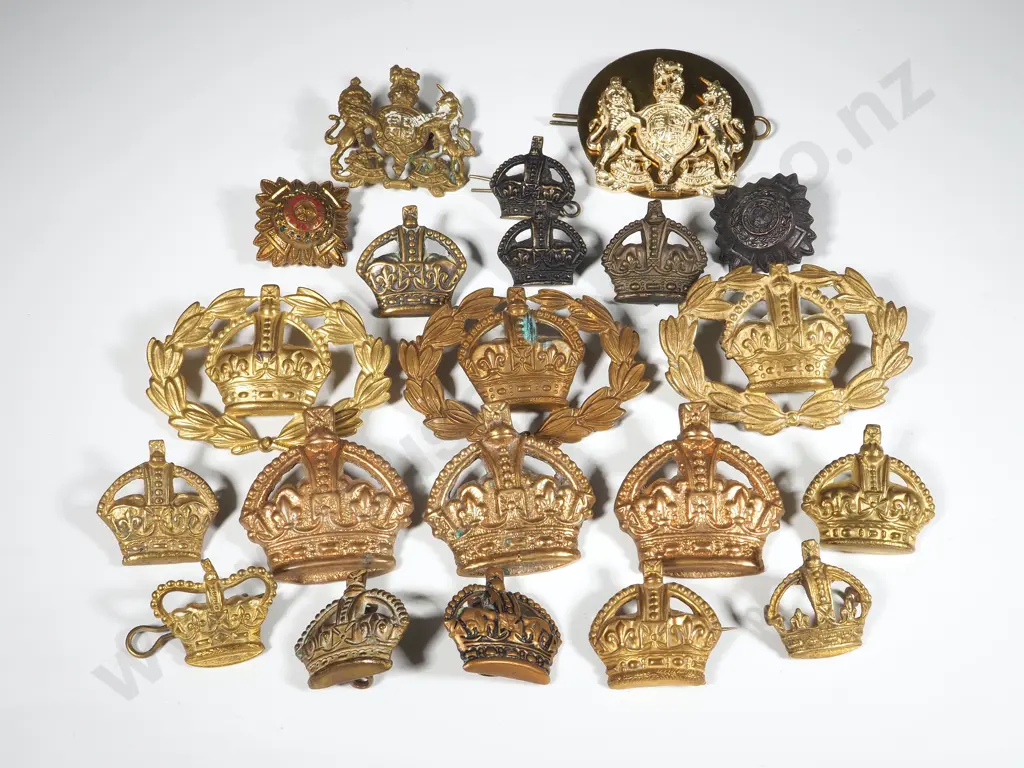 Assorted Lot of WW1/2 Brass Rank Pips / Crowns / Badges Image 1++