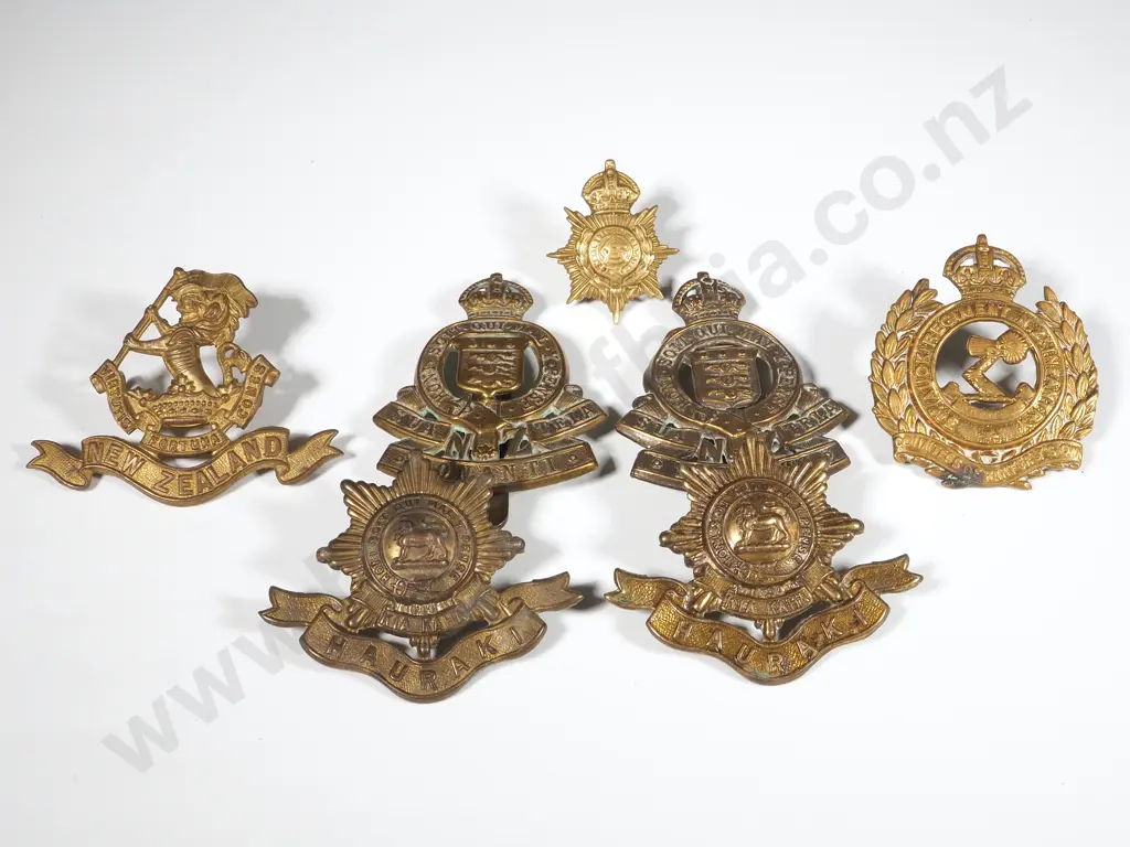 Assorted Lot of New Zealand WW1 Badges Image 1++